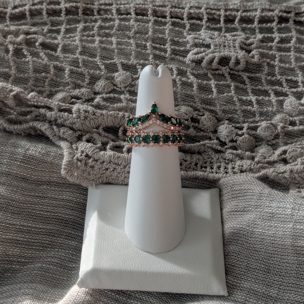 Elegant Green Gemstone Tiara Ring Set